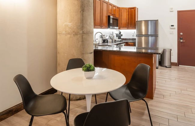 Sosuite 2BR Apt w W/d, Gym, On-site Restaurant - Photo 13