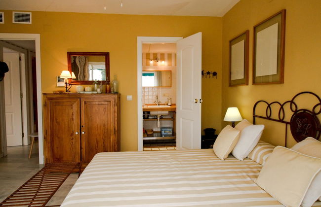 Suitur beachfront duplex with pool and sea views - Photo 5