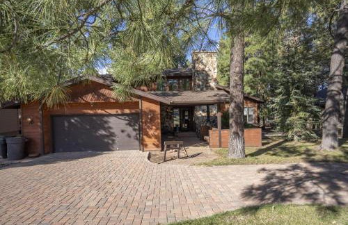 3BR Flagstaff Escape with Deck and Pine Views - Foto 1