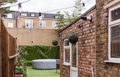 4 bedroom house, 2 Min Walk From Station - Photo 4