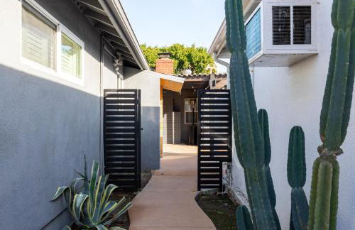 Modern Oasis with Pool & Jacuzzi near Universal Studios - Foto 15