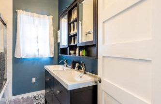 Charming Fountain Square Home 2 Bedroom BBQ Family Friendly - Foto 9