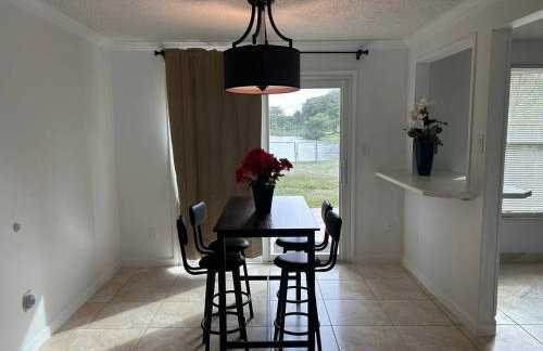 Master Bedroom w Pvt Bath in shared home - Foto 26