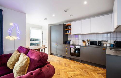 Chic Crystal Palace Flat with Balcony & Workspace - Foto 13