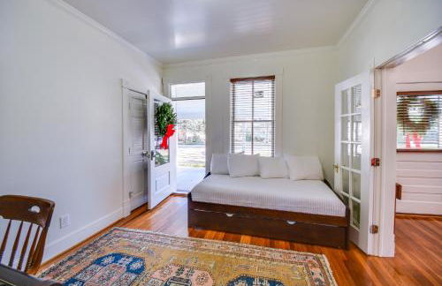 Radiant Gloucester House with Private Porch! - Foto 19