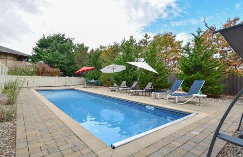 Beautiful backyard pool deeded beach rights - Foto 1