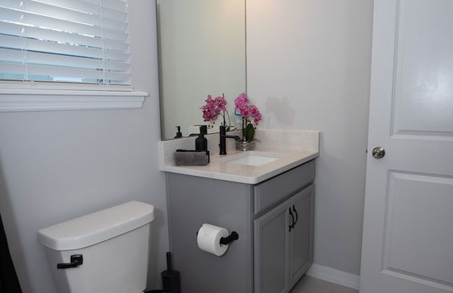 Pet Friendly Modern Zen Studio Retreat W/ Hot Tub! Home by RedAwning - Foto 28