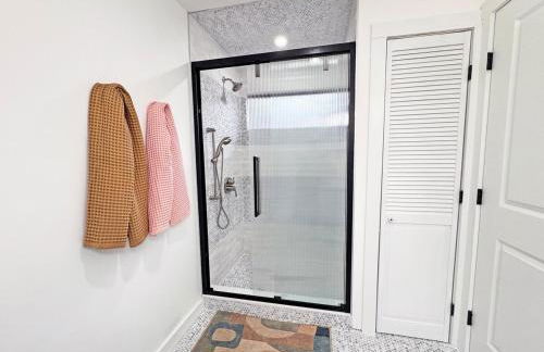 Renovated home seconds from town - Foto 56