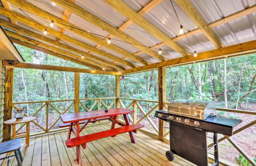 Cozy Creekside Mountain Escape w/ Hot Tub! - Foto 24