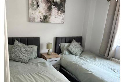 Stoops Hall - 2 bed first floor apartment - Photo 4