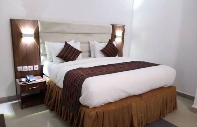 C33 Apartment And Suites - Photo 18