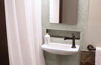 Whole House Aurora View with Hot tub, Sauna and AC - Photo 26