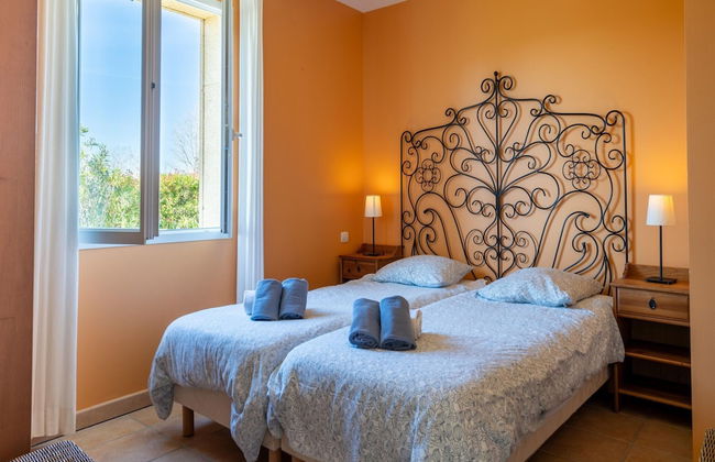 Villa in Montbrun With Pool and Mountain Views - Photo 5