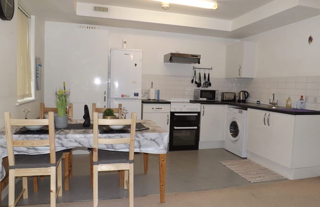 Charming 1-bed Apartment in Barking - Photo 7