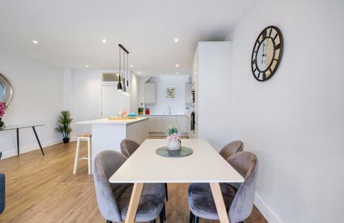 Luxury 5 Bedroom, 4 Bathroom Home in Purley - Foto 76