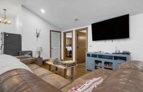 Twin Pines Retreat - Lake, Firepit and Games - Foto 45