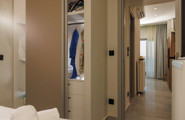 Hersonissos Beach Front Suites - Photo 45