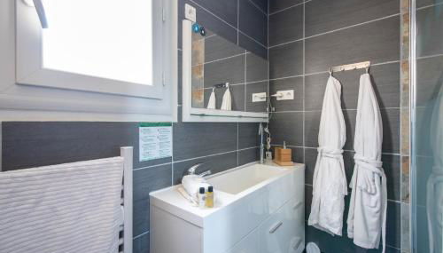 GuestHouse La Costière - logements indépendants - espace piscine jacuzzi - Foto 2