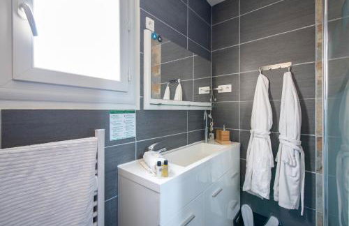 GuestHouse La Costière - logements indépendants - espace piscine jacuzzi - Foto 2