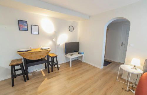 PRESTIGELOC - 3 Studios au Choix - 2 avec Sauna privé gratuit, 1 avec 3 Couchages, Centre-ville - Foto 17