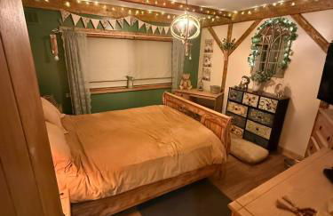 Detached property, beams, hot tub large garden - Photo 3