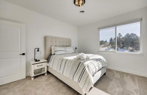 Group Getaway in Monument! High-End Home with Views - Foto 29