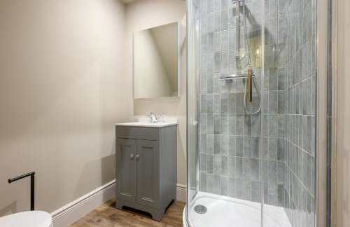 Stylish 3BR Townhouse Sleeps 6 Near City Centre - Foto 10
