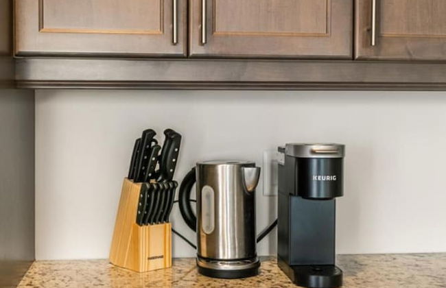 Modern Lakeshore 3BR 3BA TH Free Parking BBQ - Foto 9