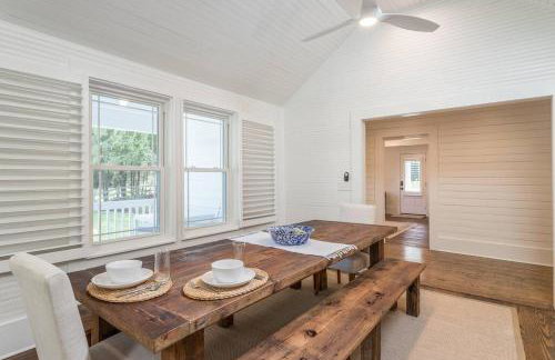 Relax in an upscale, renovated gem - Foto 10