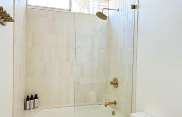 Retro Rendezvous Pool and Spa MidCentury Modern Home - Foto 32