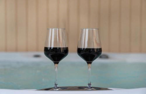 Fire and Fun Luxe Stay w Pool Hot Tub and Game Room - Foto 10