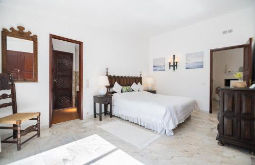 Traditional 3 bedroom villa with great pool in the heart of Vale do Lobo - Photo 19