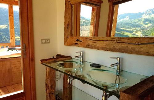 Charming Chalet w/ Mountain & Slope Views, Jacuzzi - Foto 11