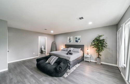 Comfy 5BR Holiday Home with Hot Tub, 10min from NGR Stadium - Foto 8