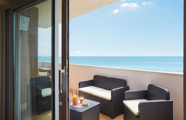 Orizzonte Casesicule, Fantastic Sea View with Balcony and Big Windows, Wi-Fi - Foto 1