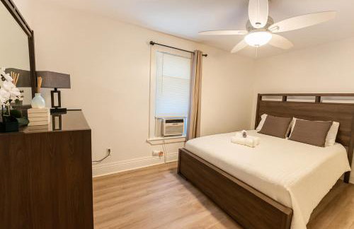 Beautiful 4Bedroom Retreat Close to Niagara Falls Your Home Away from Home - Foto 12