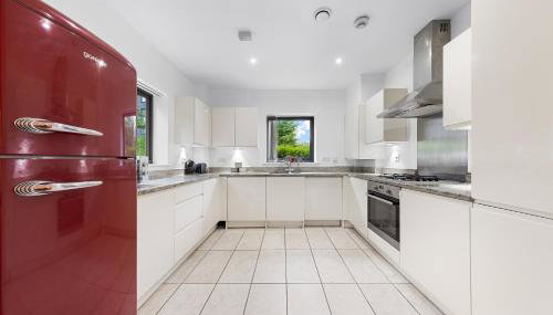 Modern 2 Bedroom Apartment in Uxbridge London free parking - Foto 5