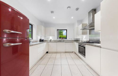 Modern 2 Bedroom Apartment in Uxbridge London free parking - Photo 5