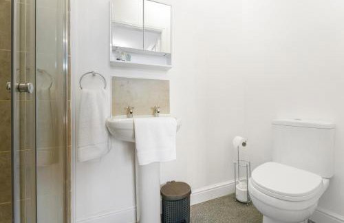 NEW! Stylish 5-Bed Apartment in Stockton-on-tees by Stay With Us, Perfect for Contractors & Large Groups, FREE Parking! - Foto 42