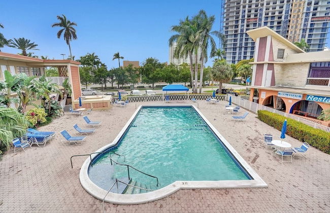 Lovely Studio/bath, Hallandale Beach, Walk to the Beach! Pool & Free Parking! - Foto 6
