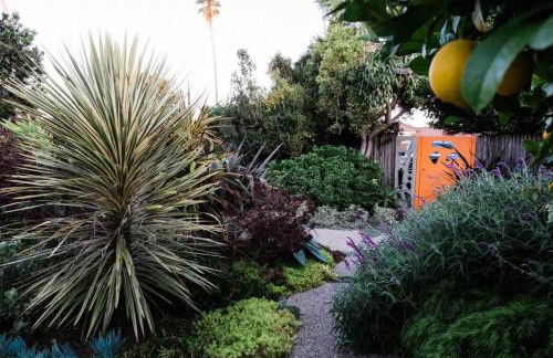 Unique Sculptured House with Private Beach Access - Foto 7