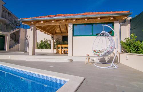 Villa Milena with heated pool and jacuzzi - Photo 69