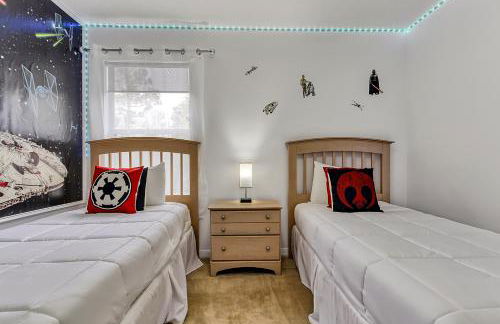 Stunning 5 bedroom pool home in gated community minutes from Disney - Foto 41