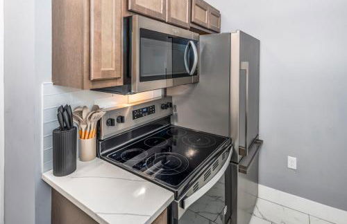 Prime Walnut Hills, 5min to UC, Lux King Beds, Sleep 6ppl, Smart TVs - Foto 19