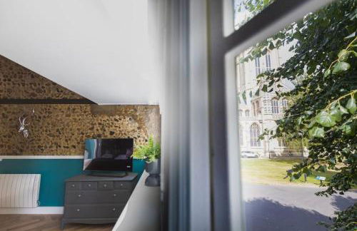 Central Medieval Grid Unique home with Gated parking - Foto 34