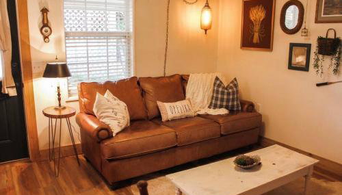 The Greenhouse Cozy Cottage- Walk to Downtown! - Foto 2