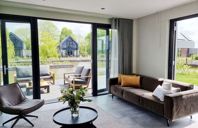 Luxurious Detached Water Villa With Jetty - Foto 1