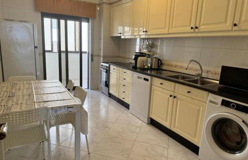 Adrimar - Beachfront Sea View 2BR Apartment in a prime location - Foto 10