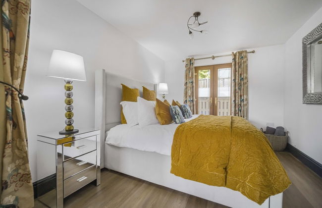 Coach House - Photo 10