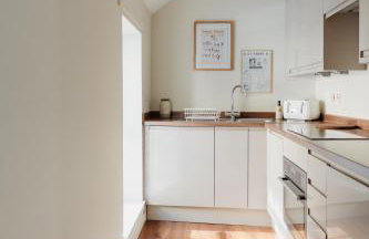 Charming Central Mews Home with Secure Parking - Foto 10